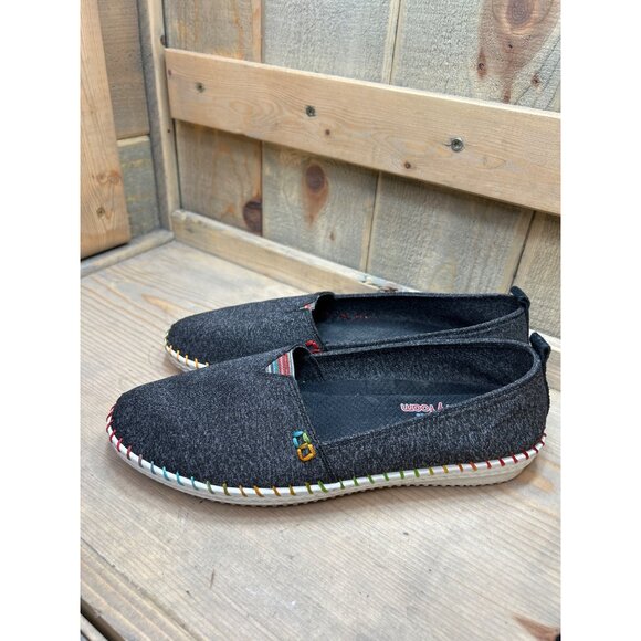 US8.5 Bobs Skechers Gray Loafers Rainbow Stitching Pride Slip Ons - Picture 4 of 9